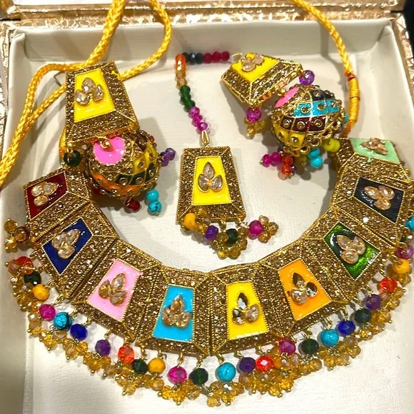 Navratan Gold Tone Jadau Choker Necklace Set Necklace, earrings and tikka) - Picture 7 of 10